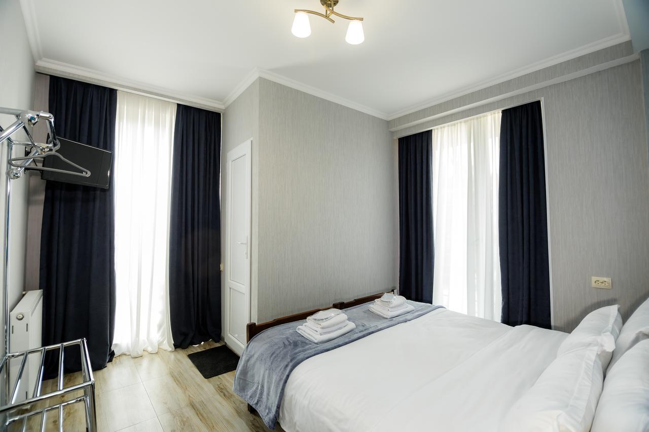 Big Family Guest House Tbilisi Ngoại thất bức ảnh