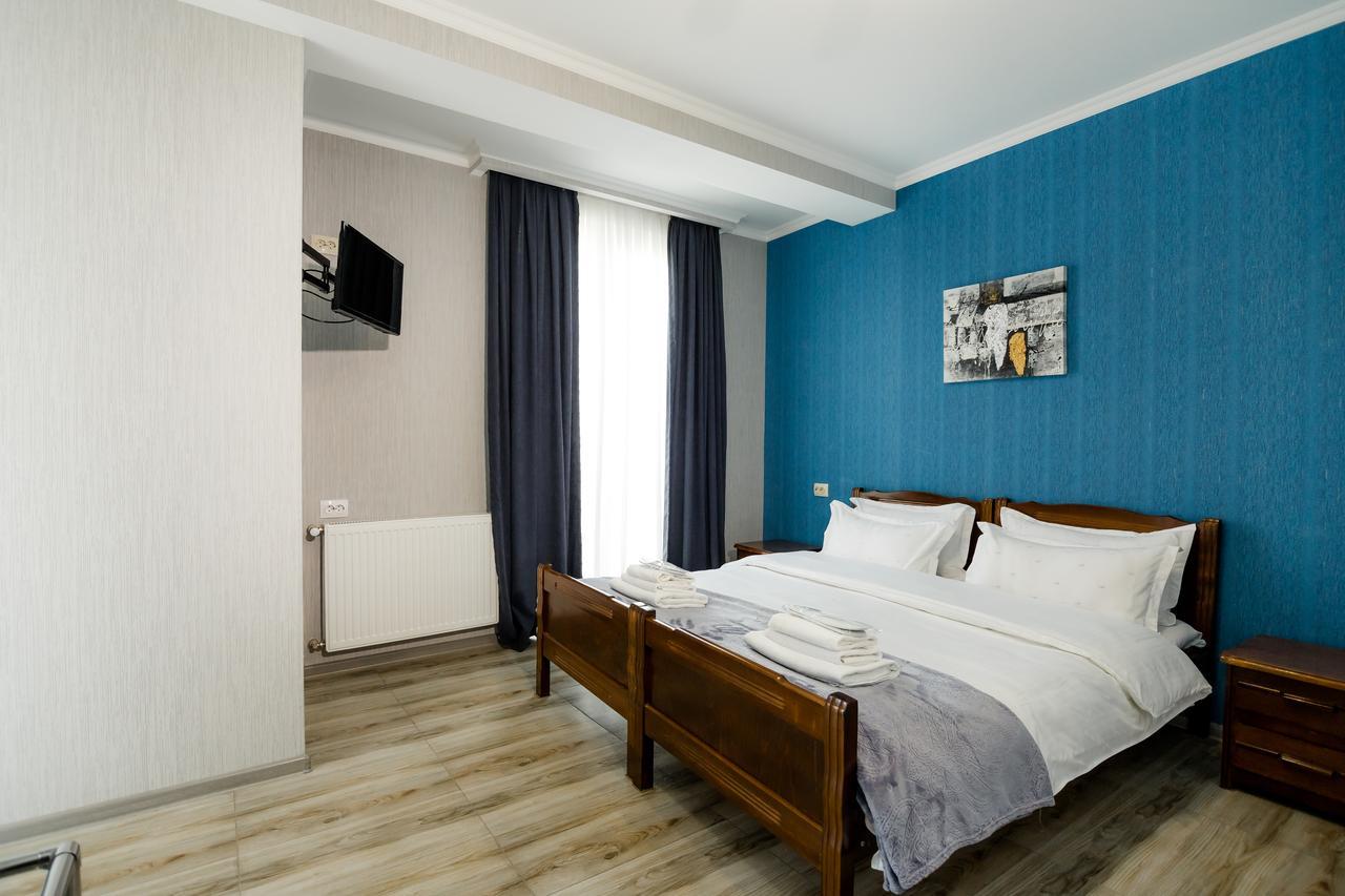 Big Family Guest House Tbilisi Ngoại thất bức ảnh